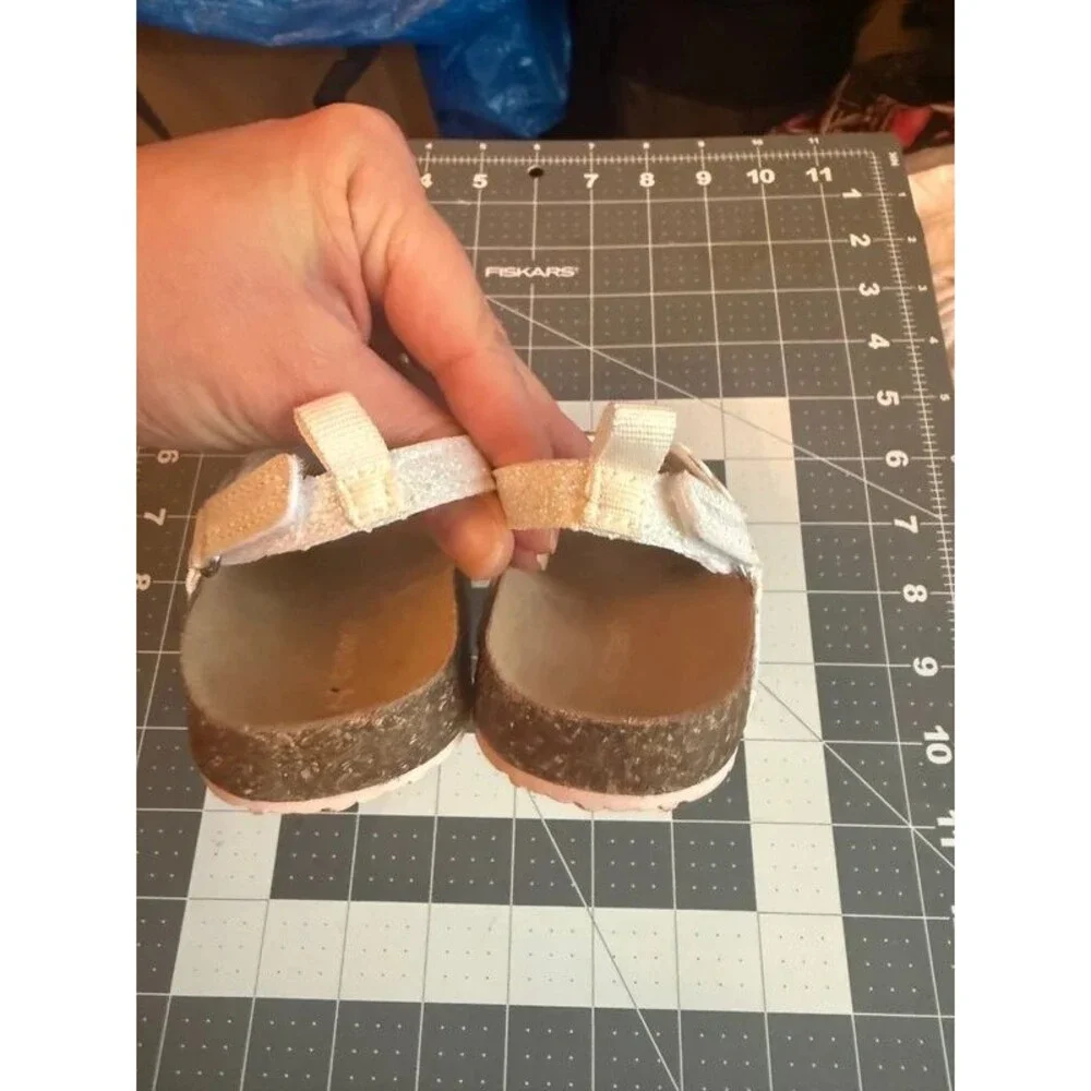 Toddler Girls Carters Sandals Size 7 EUC